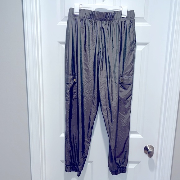 Victoria's Secret Sport Green Size M Iridescent Green Windbreaker Cargo Joggers - Picture 7 of 9